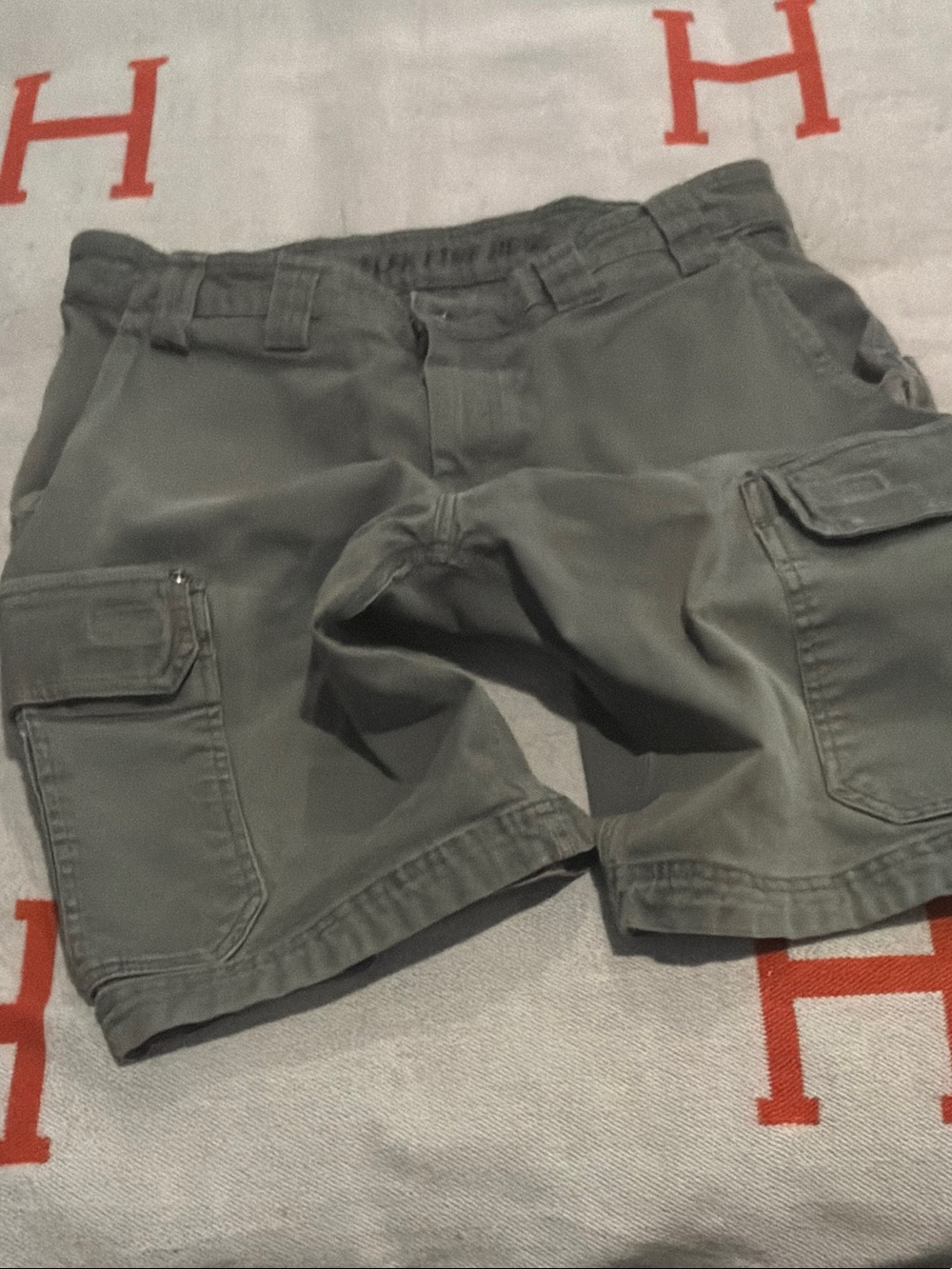 Duluth Trading Co Olive Green Cargo Shorts - Utility Pockets